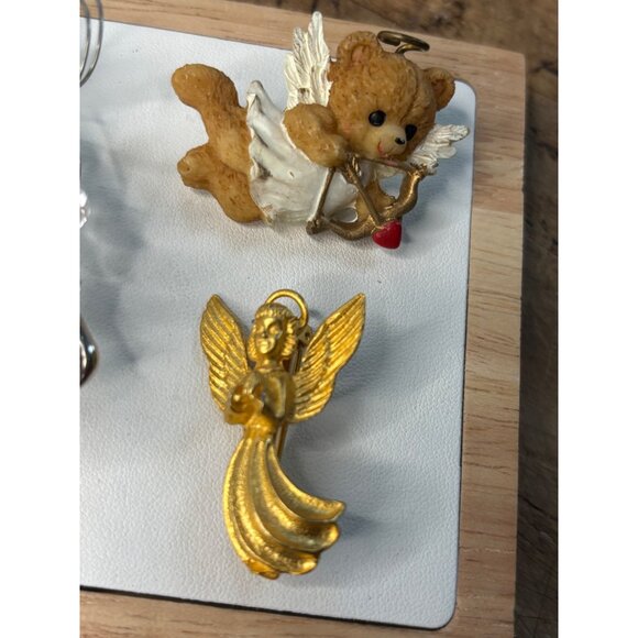 Three Angel And Cherub-Themed brooches pins - Picture 6 of 7